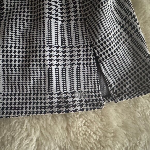 ALO YOGA HOUND TOOTH PRINT TENNIS SKIRT - Picture 3 of 5
